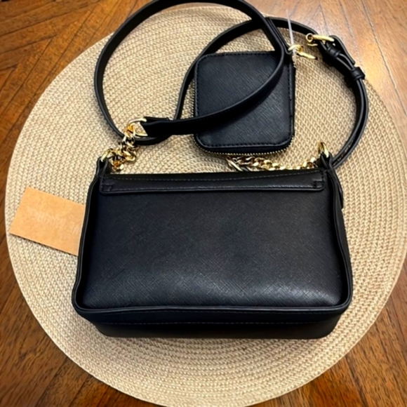 ✨NWT Steve Madden Black BMatty Crossbody Structured Hardbody w/Gold Chain Detail - Picture 4 of 13